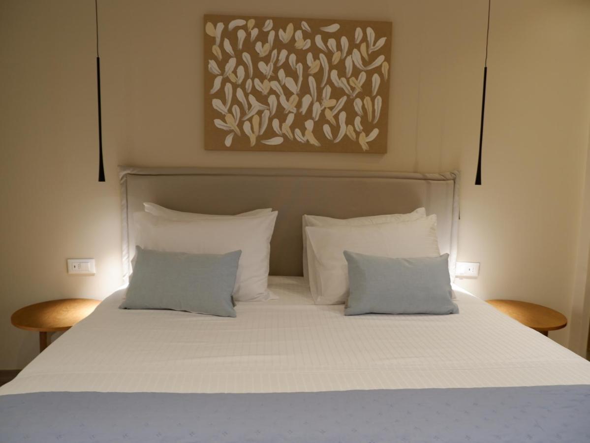 Kaiser Luxury Suites Achílleion Esterno foto