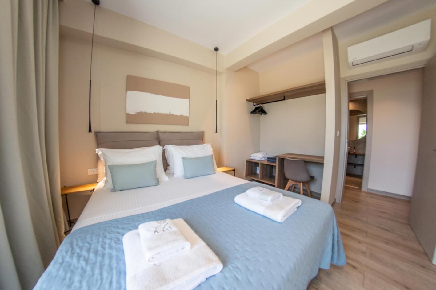 Kaiser Luxury Suites Achílleion Esterno foto