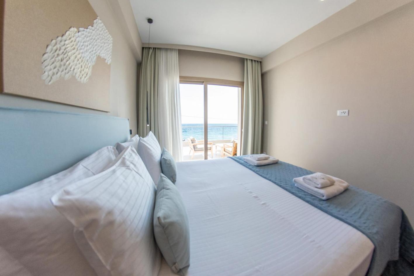 Kaiser Luxury Suites Achílleion Esterno foto